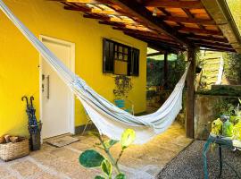 Charmoso chale c WiFi e linda vista em Itaipava RJ, hôtel à Petrópolis