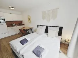 TiCasa BOHO - Zentral-Outlet-Balkon-Parkplatz-SmartTV-Unique
