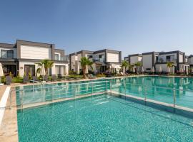 Seaside Serenity in Bodrum: Luxury Retreat w View, villa i Turgutreis
