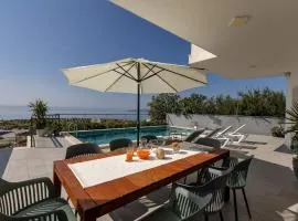Luxury villa Mae in Makarska, pool and gym