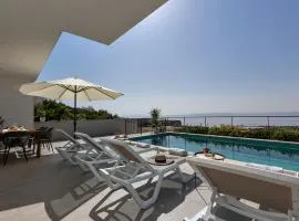 Luxury villa Mae in Makarska, pool and gym