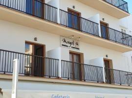 Hostal Mayol, homestay in Santa Eularia des Riu