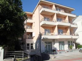 Apartments Villa Katarina, hotel with jacuzzis in Makarska
