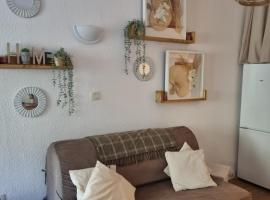 T2 Calvi entierement &eacute;quip&eacute; &agrave; 150m de la plage.