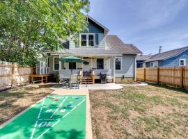Missouri Retreat with Deck, Grill and Shuffleboard!, hotell med parkering i Pacific