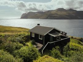 Cottage with stunning view of the sea and islands., hotel v destinaci Leynar