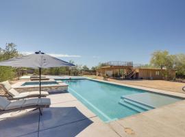 Oro Valley Retreat with Pool, Spa and Rooftop Views!, hótel í Oro Valley