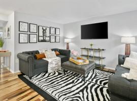 Modern, Office, Fast WiFi, 40 Mins to DC, hotel din Sterling