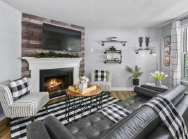 Luxury Sterling townhome - Private, Self checkin, hotel in Sterling