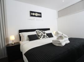 Luxury Apartments in Central Watford, хотел в Уотфорд