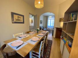 Maison de Charme - 4 Chambres - Courette & Parking Gratuit, cottage in Amiens