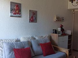 Ustou Guzet neige, appartement de 32 M2 avec balcon dans les Pyrénées aux pieds des pistes, hotel v destinaci Ustou
