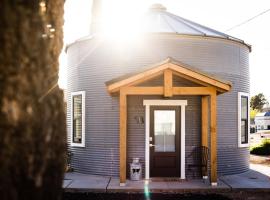 Silo Suite 1 Pet Friendly- Near Zion National Park, hotel v destinaci La Verkin