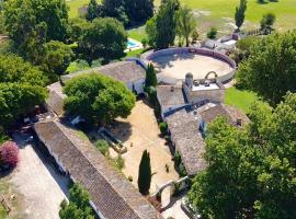 Mas des Bécasses, en Provence - 22 personnes、アルルのホテル