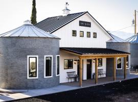 Silo Suite 2-Near Zion National Park, guest house in La Verkin