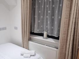 Beautiful Rooms with free on street parking in Sydenham, hotel en Forest Hill