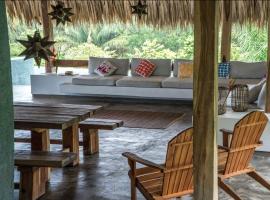 Awesome private design ECO-house in Palomino, hotell i Palomino