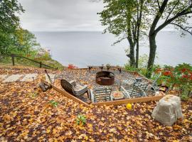 Waterfront Wahkon Cabin with Gas Grill and Fire Pit! – willa w mieście Isle