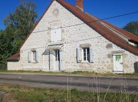Gîte Rongères, 2 pièces, 2 personnes - FR-1-489-381, hotel na may parking sa Rongères
