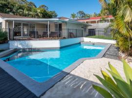 Family Oasis with Large Pool, cheap hotel in Brisbane