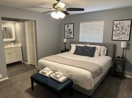 NEW 3BR/2BA West Enid weekly/monthly discounts、Enidのホテル