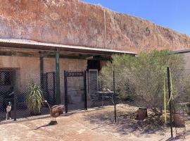 Pop’n’nin Dugout Accommodation at Coober Pedy Views, accessible hotel in Coober Pedy