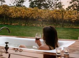 Meander Valley Vineyard Escape, holiday home sa Red Hill
