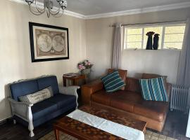 Cozy Cottage Accommodation in Johannesburg – hotel w mieście Roodepoort