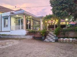 The Lavana Villa Marwah Puncak, villa í Ciguntur