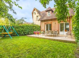 Nice house with a yard and common pool - Deauville - Welkeys, отель в Довиле
