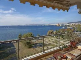 Seafront Family Apartment & free parking, the Cruiseflat