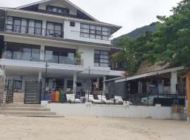 Veronicas inn: Calapan şehrinde bir otoparklı otel