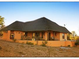 Yingwe self catering villa bordering Kruger with private pool, дом для отпуска в городе Пхалаборва