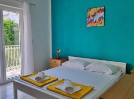 Apartments Mandalinic, hotel v Omise