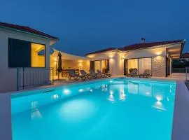Villa Paloma with pool