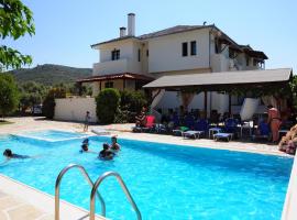 Palirria Hotel & Studios, hôtel avec piscine à Kala Nera