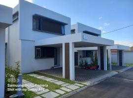 Brand New Luxury villa in an exceptional location in Quatre Bornes โรงแรมในกาตร์บอร์นส์