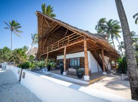 Beachfront Turtle House ZanzibarHouses, отель в городе Кивенгва