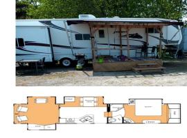 40' RV Move in Ready, hotel with parking in Jordan