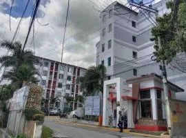 Cebu City Studio Condo Unit-WIFI-A/C-Hot Shower-(U302)