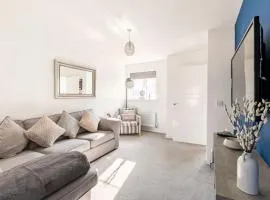 Entire Home in Swansea, near Swansea.dotcom Stadium, Sleeps 4, by Properties by O & G
