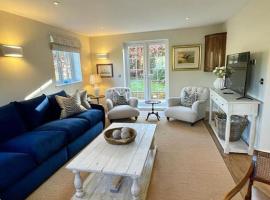 Northbrook Cottage, Farnham, up to 8 adults, hotel with parking in Farnham
