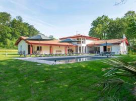Villa Paulen Pausa, hotel in Uhart-Cize