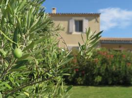 Gite Le Petit Luberon LISIANTHUS, íbúð í Cabrières-dʼAvignon