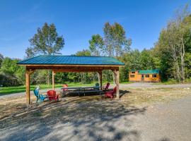 Catskills Tiny Home Cabin Surrounded by Nature!, tiny house in Franklin