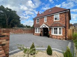 Pass the Keys New Ivy Cottage Wonderful Beaches and Golf Courses, hotel sa New Romney