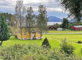 6 person holiday home in AVERØY-By Traum, ξενοδοχείο σε Stein