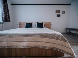 Spacious studio near lake, ξενοδοχείο σε Năvodari