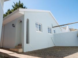 Queen Julie Constantia Upper Cottage, hotel in Kaapstad