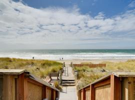 Oceanfront Watsonville Condo with Beach Access!, hotel v destinaci Watsonville